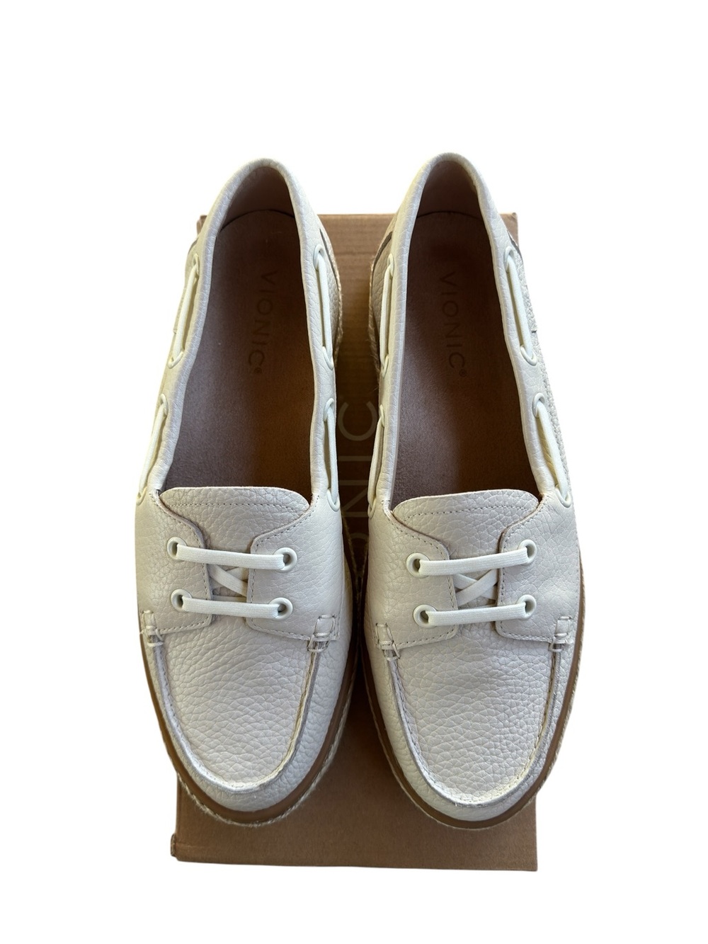 Vionic Bay Slip-On Leather Loafer Boat Shoe Size 8.5 In Cream
